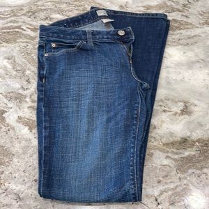 Women’s size 6/28 regular Gap jeans.